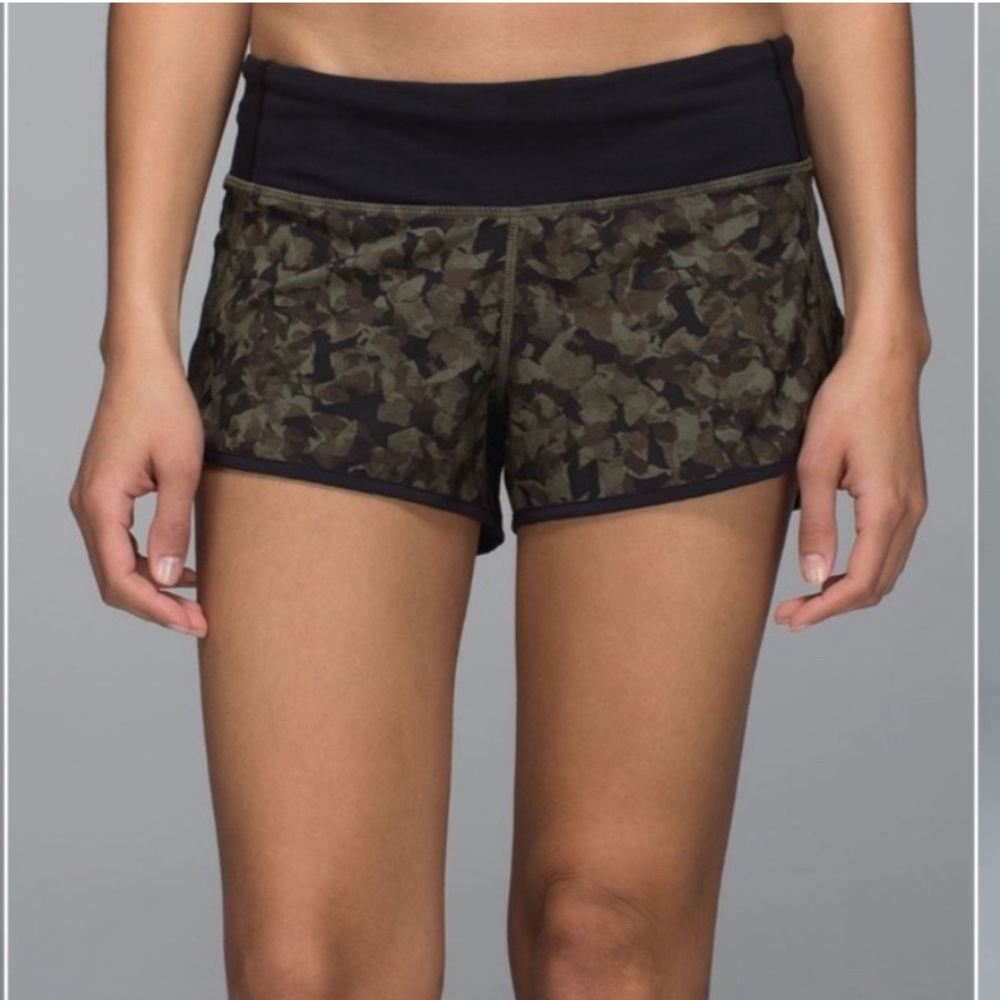 Lululemon Speed Short Size 8 Camouflage Short